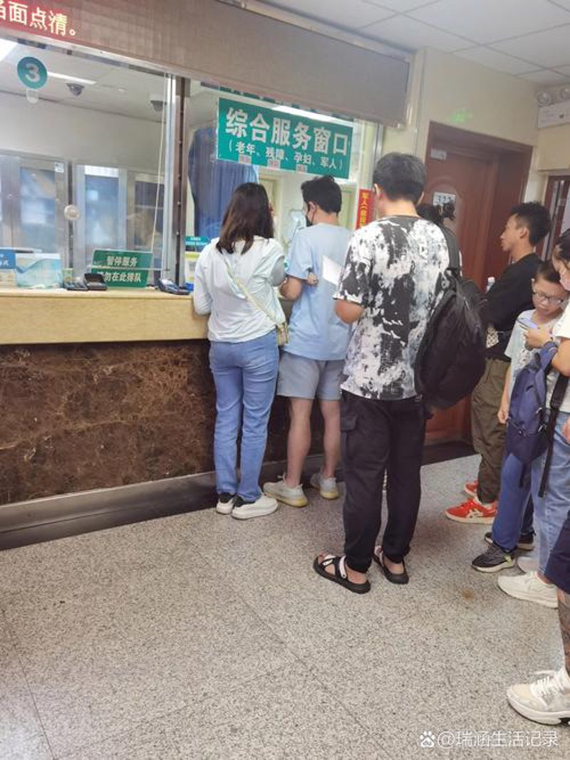 伊川跑腿：城市里的隐形快递小哥